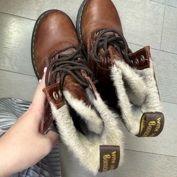Dr Martens 1460 Women’s Fur Lined Lace up Boots Size 8 - Picture 3 of 9
